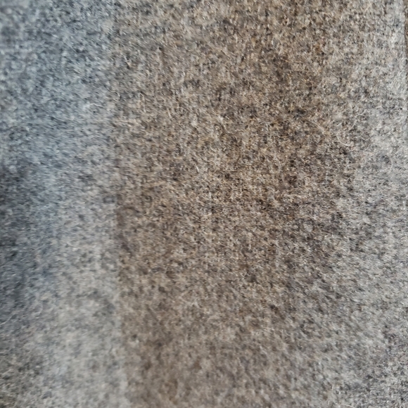 Beautiful wool blend skirt - Picture 3 of 4